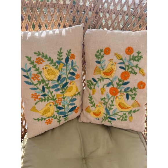 Vintage 70's Crewel Embroidery Birds & Flowers Pair Linen Accent Pillows 12x9" - Picture 2 of 12